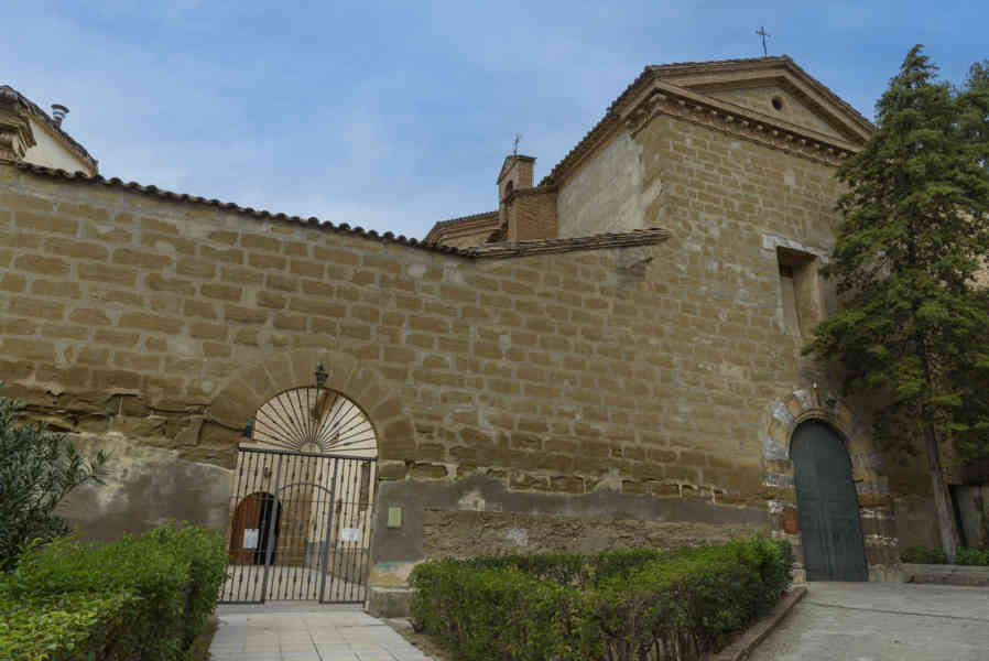 Huesca - Barbastro 44 - iglesia de las Madres Capuchinas.jpg